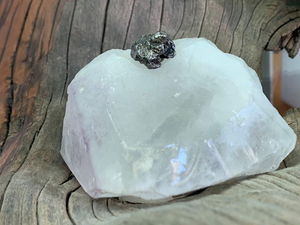 Quartz Point with Meteorite 

#homedecorating...