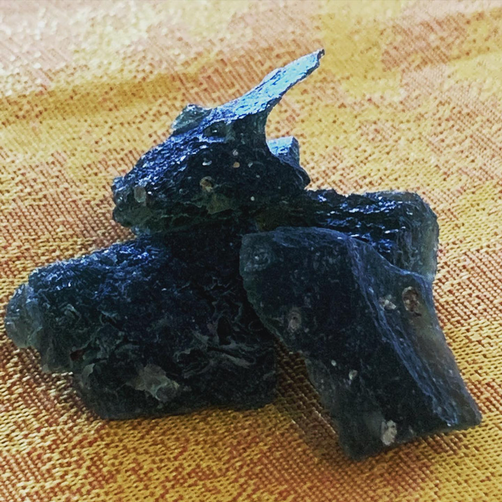 Anyone else see the dragon?!?!?!
#moldavite...