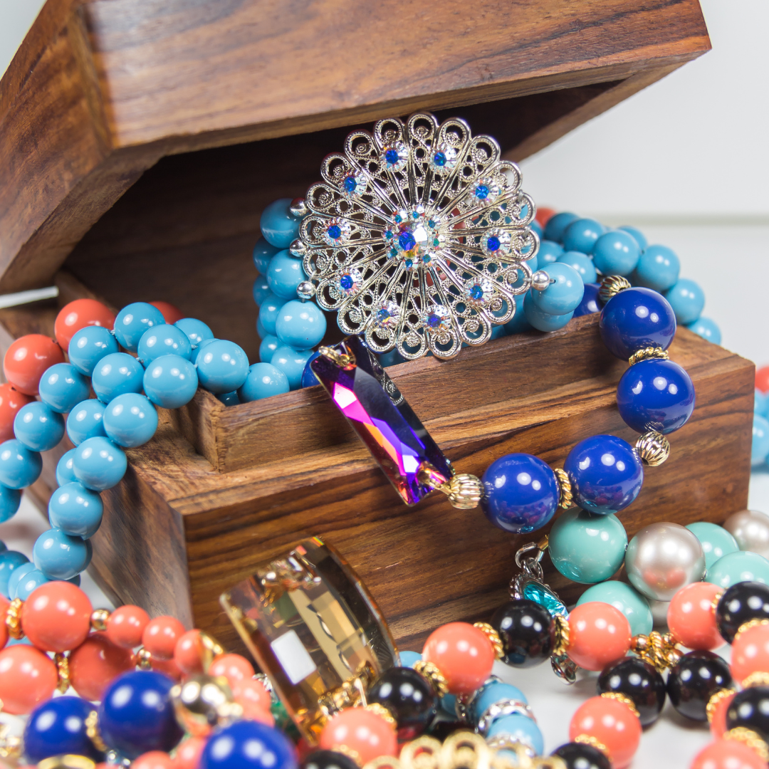 A Glittering Journey Through History: The Evolution of Jewelry – Silver