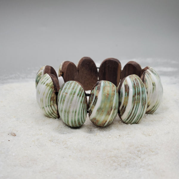 Green Turbo Shell Bracelet (Natural)